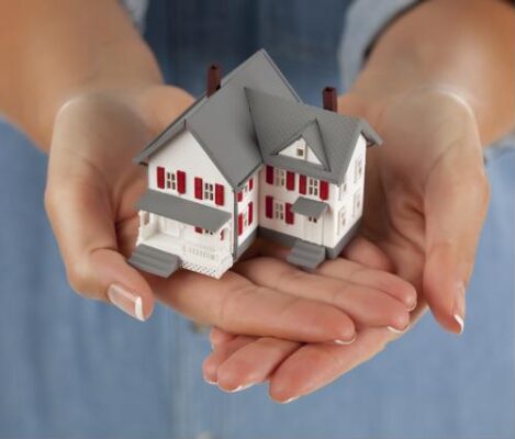 When to refinance your home vs. when to wait