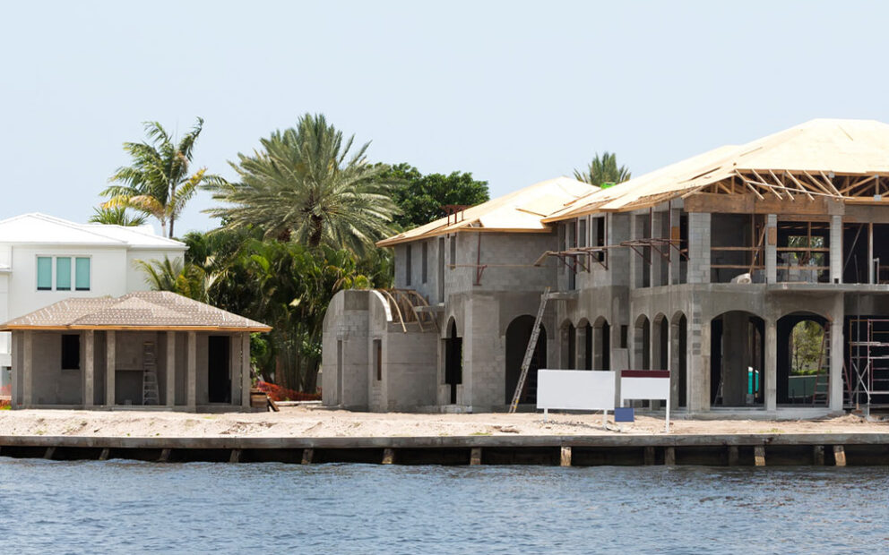 Structure in construction by the water