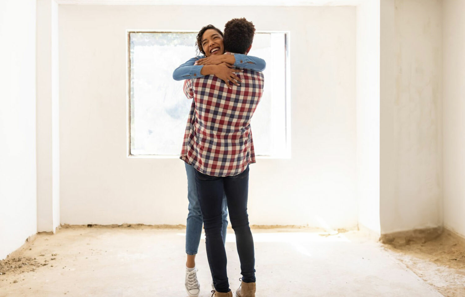 Man and woman hugging each other in ne whome