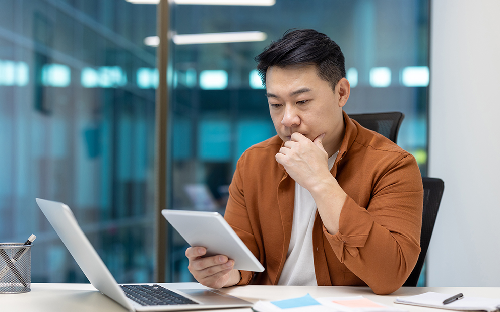 veteran homebuyer deciding between fha vs va loan 2026