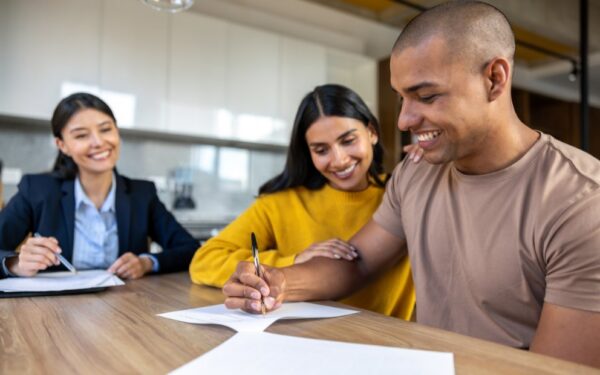 Young man and woman couple sitting with an agent as they discuss a Fsbo va loan